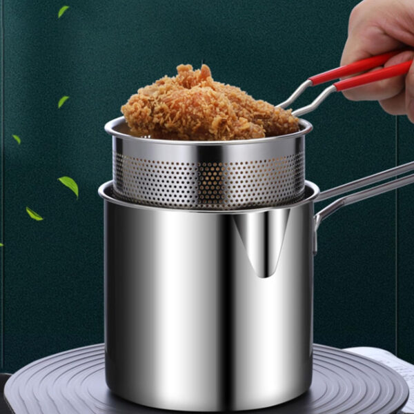 ⁦Deep frying pan from Saltlas with basket and oil strainer⁩ - الصورة ⁦2⁩