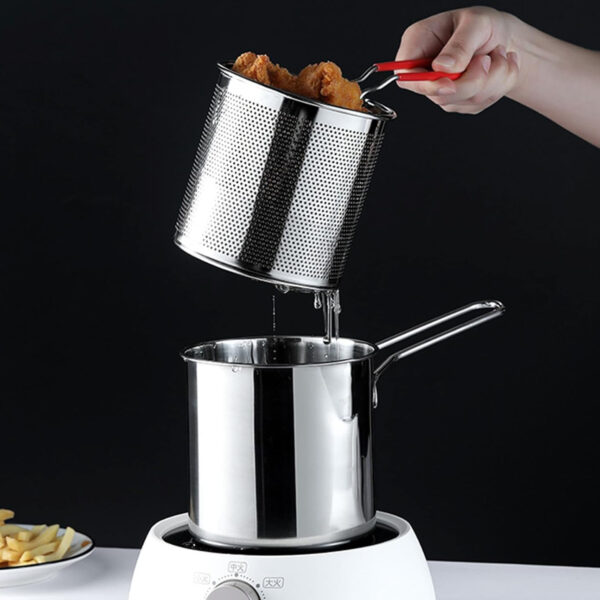 ⁦Deep frying pan from Saltlas with basket and oil strainer⁩ - الصورة ⁦3⁩