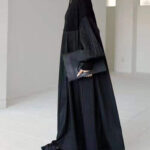 • فستان اسود